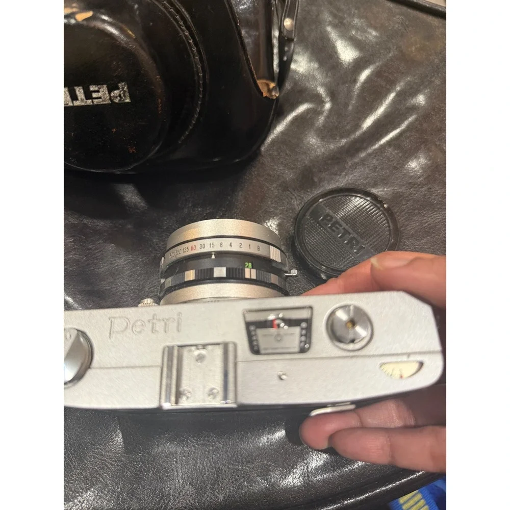 Petri 7 S Circle-Eye System 35mm Rangefinder Camera with 45mm f2.8 Lens and Case